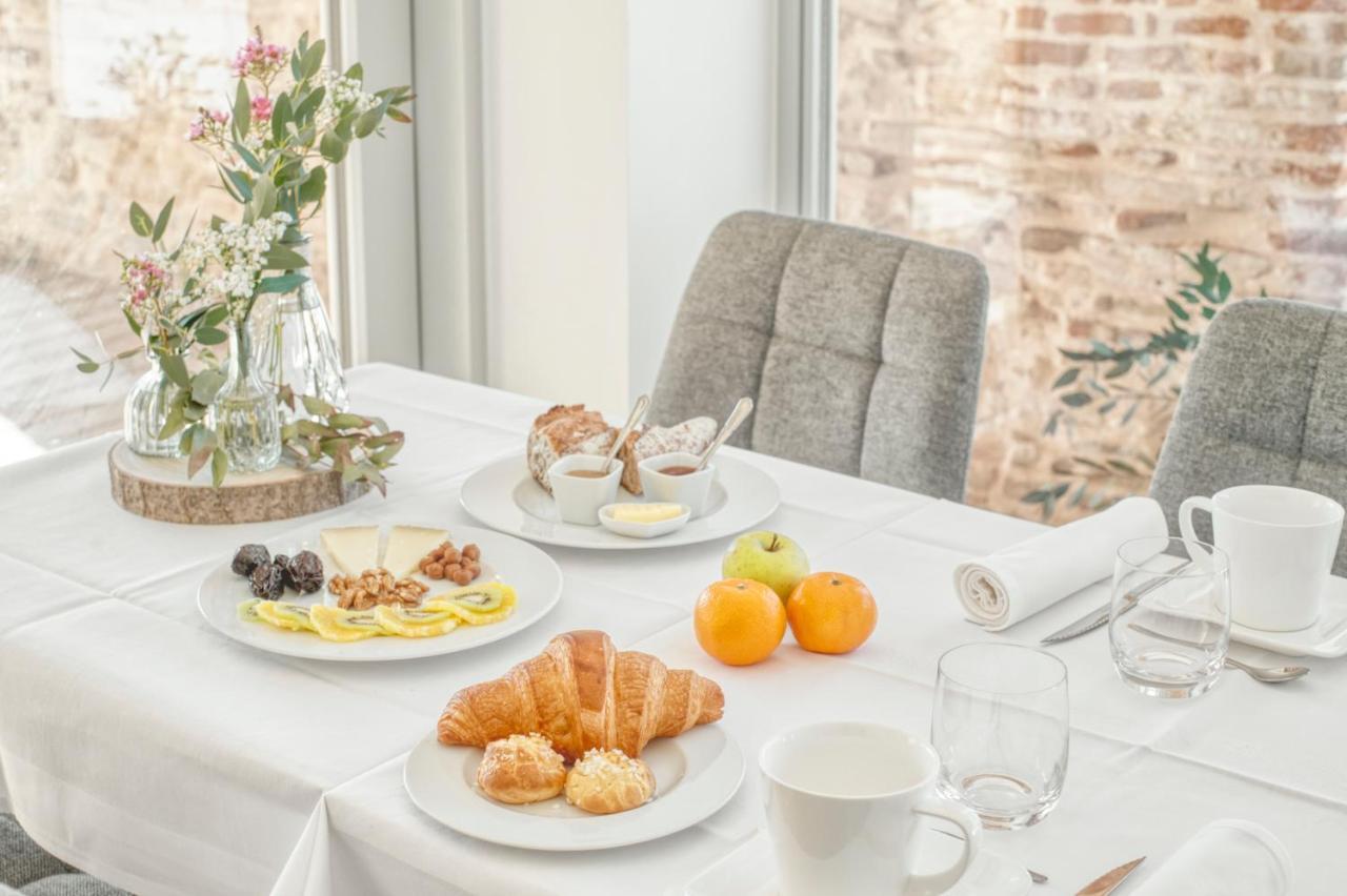 Hotel Escons Domaine De Charme Saint-Sulpice-sur-Leze Zewnętrze zdjęcie